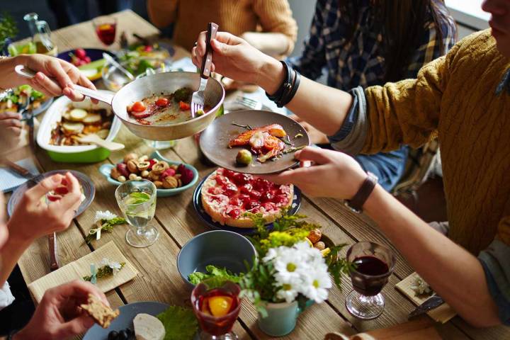 Mom Refuses to Change Family Dinner Time to Accommodate Husband’s ‘Fresh Meal’ Request