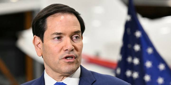 Marco Rubio defendió las operaciones militares contra narcolanchas en el Caribe y el Pacífico y apuntó contra Maduro: “Lo busca la Justicia de Estados Unidos”