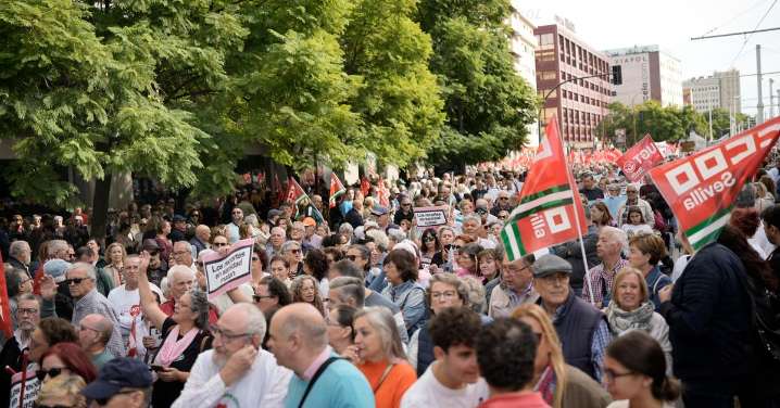 Miles de personas se manifiestan en defensa de la sanidad pública en las ocho provincias andaluzas