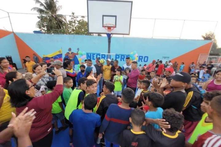 Presidente Maduro y comunidades siguen recuperando espacios deportivos en el Delta con la Brigada Super Bigote