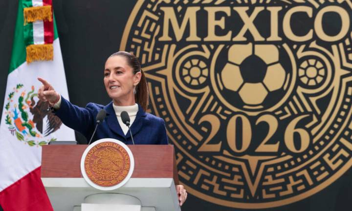 Sheinbaum presenta el Mundial 2026 y cede su boleto a una niña futbolista
