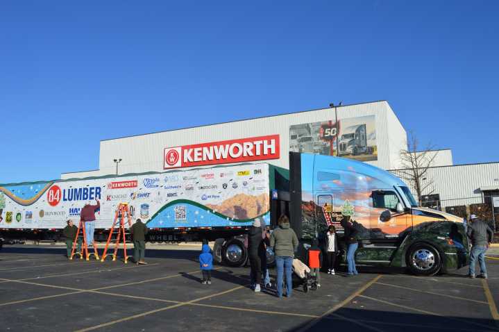 U.S. Capitol Christmas Tree Makes Festive Stop in Chillicothe