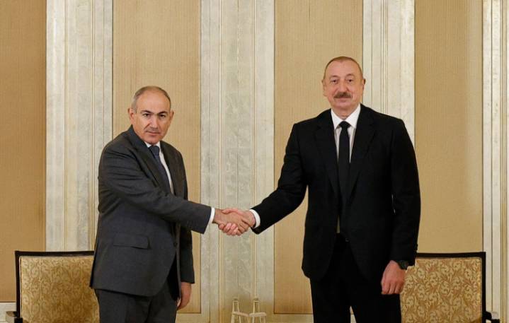 Aliyev arremete mientras Pashinyan calla