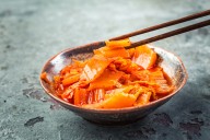 El secreto del equilibrio inmunitario: La ciencia revela cómo el kimchi “entrena” tus defensas