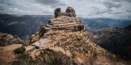 Por qué visitar Waqrapukara: la fortaleza inca que une misticismo, aventura y paisajes únicos en Cusco