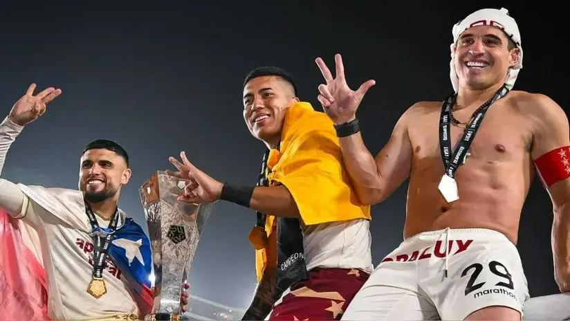 Festejo monumental: las postales a ras de cancha de la celebración del tricampeonato de Universitario