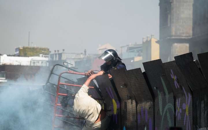 Violencia en marcha de 'Gen Z' surgió de manifestantes: Gobierno de la CDMX; cifra en 100 policías y 20 civiles lesionados