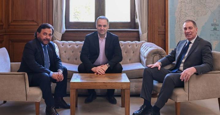 En Casa Rosada, Manuel Adorni y Diego Santilli se reunieron con el gobernador de Salta: las reformas como parte de la agenda