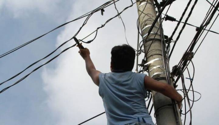 Más de 800 querellas de CGE: "Colgados" causan pérdidas por $2.700 millones