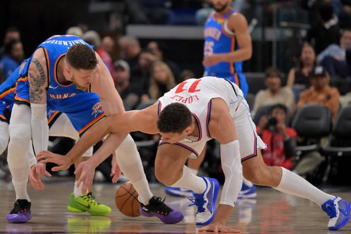 Clippers’ Tyronn Lue preaches patience after uneven start