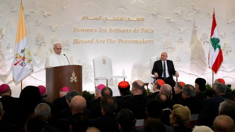 El Papa León XIV visita Líbano y hace un llamado a priorizar la paz sobre todas las cosas.