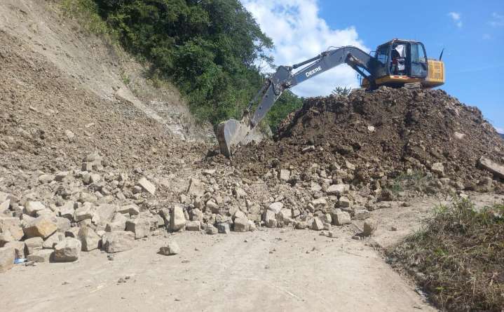 Tianguistengo, el municipio con más caminos aún cerrados