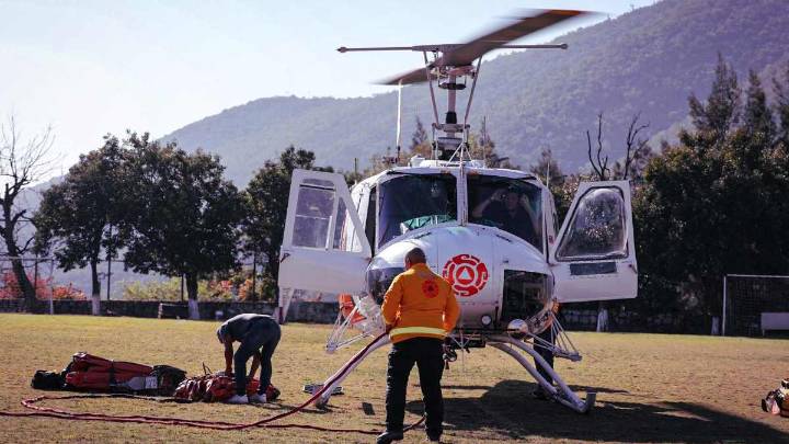 Combaten incendio forestal en el Cerro de las Mitras en Monterrey