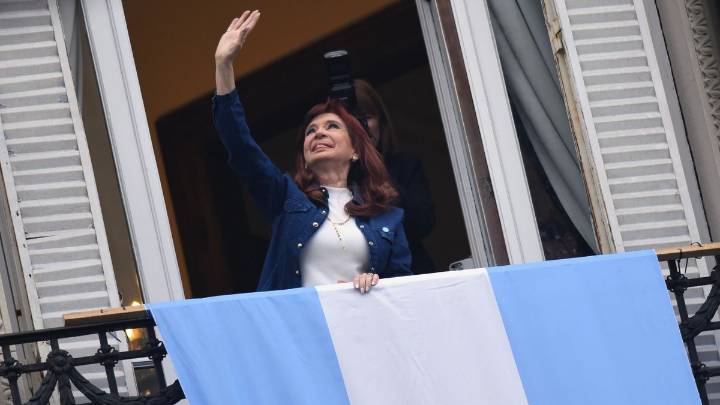 Cristina denunció proscripción y dijo que "la Argentina no es un país libre" Desde su prisión domiciliaria, Cristina Kirchner aseguró que “millones de argentinos están privados de su libertad” por la 