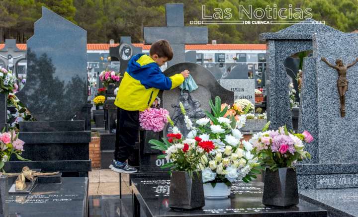 Flores, silencio y reencuentro con los ausentes