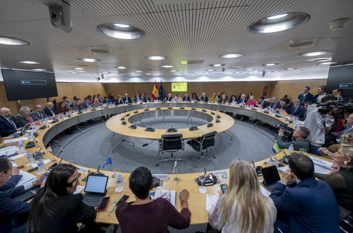 Hacienda ofrece a las comunidades autónomas un déficit del 0,1% para 2026, 2027 y 2028 More