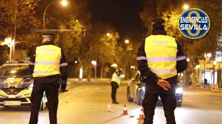 Arriesgada persecución en Sevilla: tres jóvenes detenidos tras robar un coche con violencia