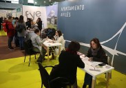 Más de mil personas se lanzan a la caza de un trabajo en la feria de empleo de Avilés