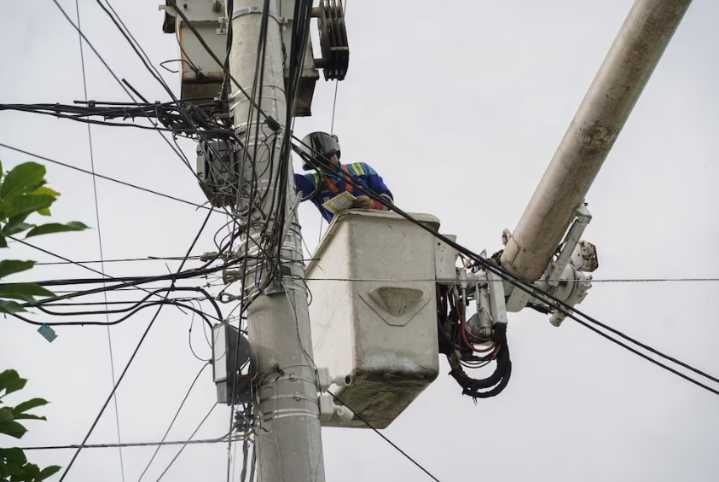 El atraso en subsidios del Gobierno Petro tiene al sistema eléctrico al borde del apagón