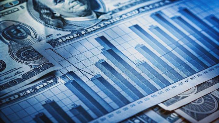 A contramano del dólar oficial, el blue cerró la semana al alza