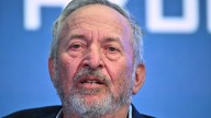 “Estoy profundamente avergonzado”: Larry Summers se aparta de los compromisos públicos luego de que se filtraran sus correos con Epstein