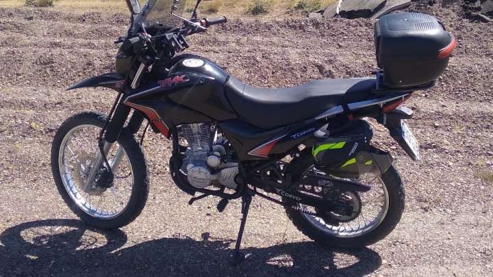 A punta de pistola, roban otra moto en Caleta Olivia