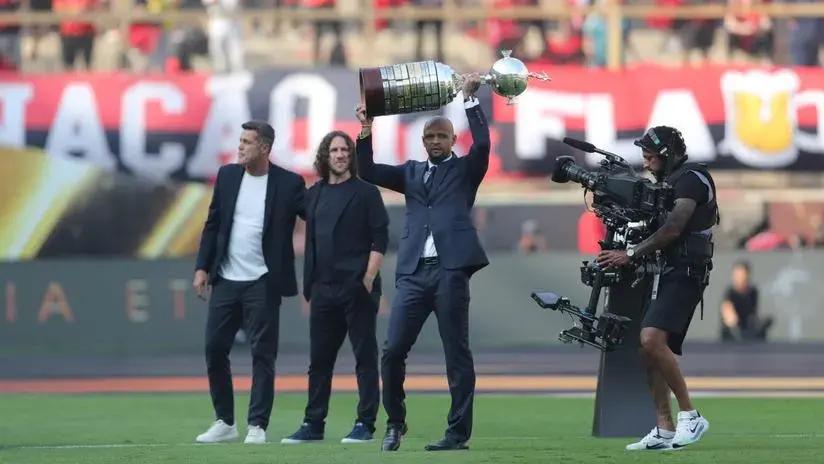 Carles Puyol invitado especial en la final de la Copa Libertadores entre Flamengo y Palmeiras