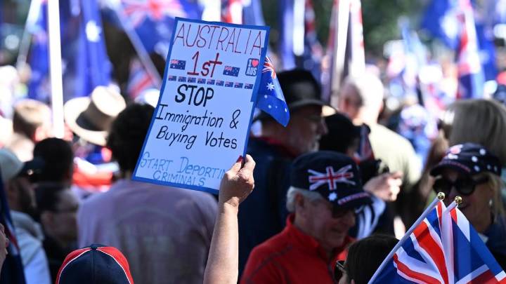 Conservatives zero in on migration after climate coup