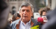 Carmona mantiene diseño del PC y evita polemizar en forma pública con Tohá, pero defiende rol del partido en campaña de Jara