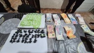 Detienen a cuatro personas por posesión de centenares dosis cocaína lista para su venta en cebollines.