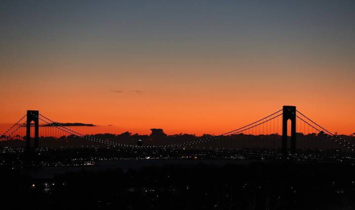 Verrazzano-Narrows Bridge delays: Multiple-vehicle crash on upper level of span