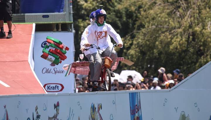 Creatividad antes que velocidad: así fue el estreno del “Al Agua Pato” en Chile