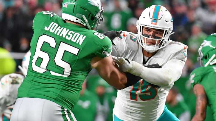 Eagles trade for DE Jaelan Phillips with grade, reaction, analysis