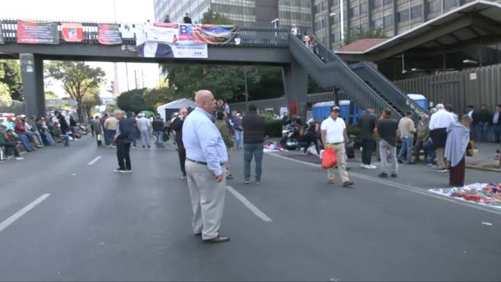 Trabajadores Petroleros Extienden Bloqueo en Marina Nacional frente a Torre de Pemex en CDMX