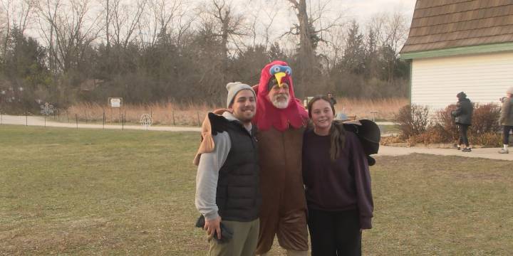 Annual Turkey Trot combines fitness and charity on Thanksgiving morning