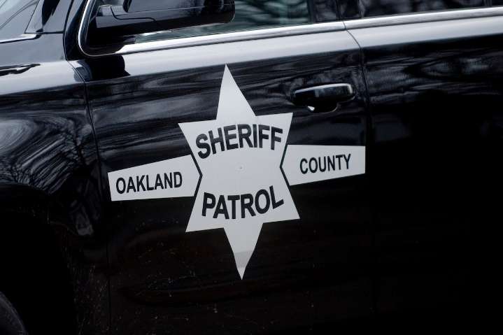 Pontiac man dies in 7-vehicle crash on icy M