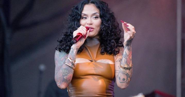Kehlani Showcases Toned Abs in Bra Top