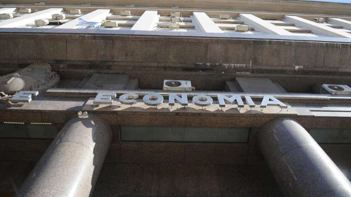 Tercer baja mensual consecutiva