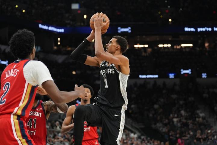Deadspin | Loaded Spurs focus on ending losing streak vs. Bulls