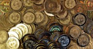 Bitcoin cae por debajo de $90.000 por primera vez desde abril y luego se recupera