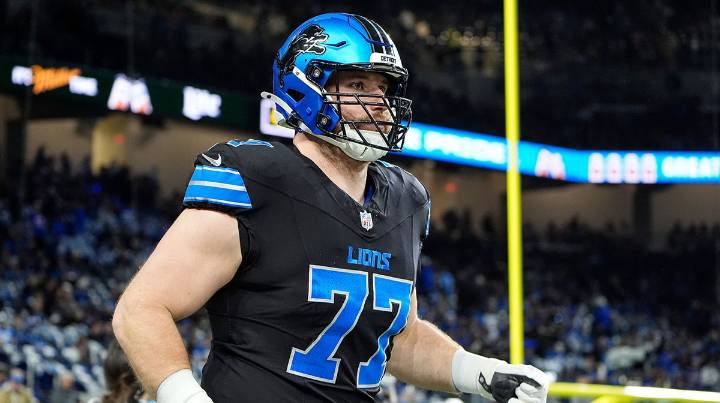 Lions Pro Bowl center to return to NFL after retiring