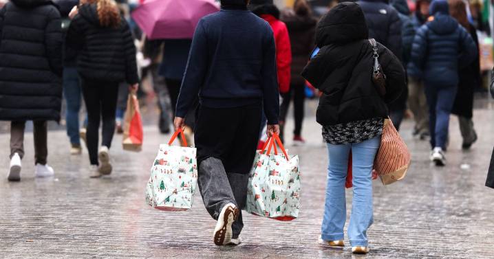 DWP confirms bonus payments to arrive before Christmas