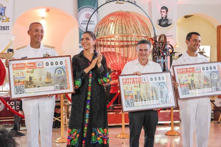 Lotería Nacional realiza sorteo en Veracruz en conmemoración de 200 años de la Independencia en el mar