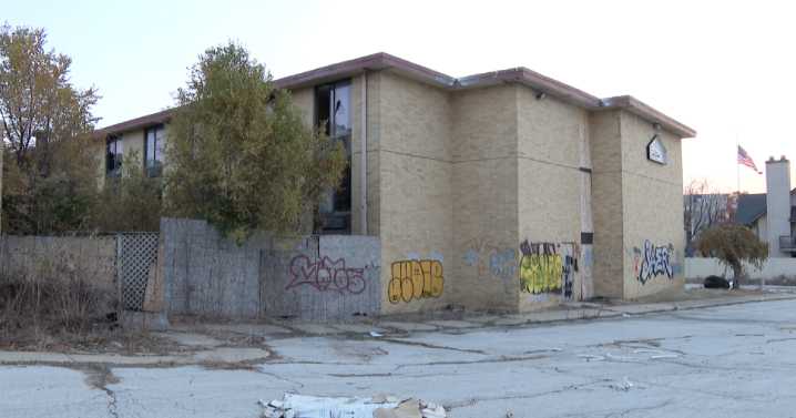 Abandoned Omaha hotel frustrates neighbors as demolition order remains unfulfilled