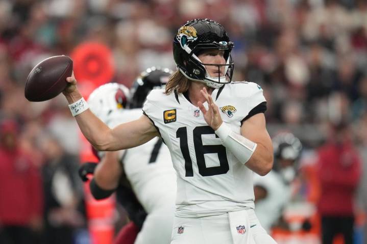 Lawrence throws 3 TD passes, Little kicks 52-yard FG in OT as Jaguars beat Cardinals 27