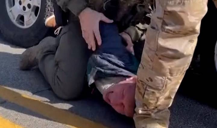 US federal agent in Chicago punches restrained man’s head on the ground