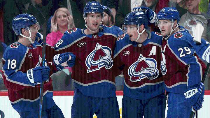 MacKinnon scores twice, Avalanche edge Rangers to extend point streak to 11