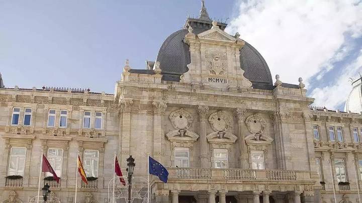 Más de 11 millones y casi mil facturas en los cajones del Ayuntamiento de Cartagena