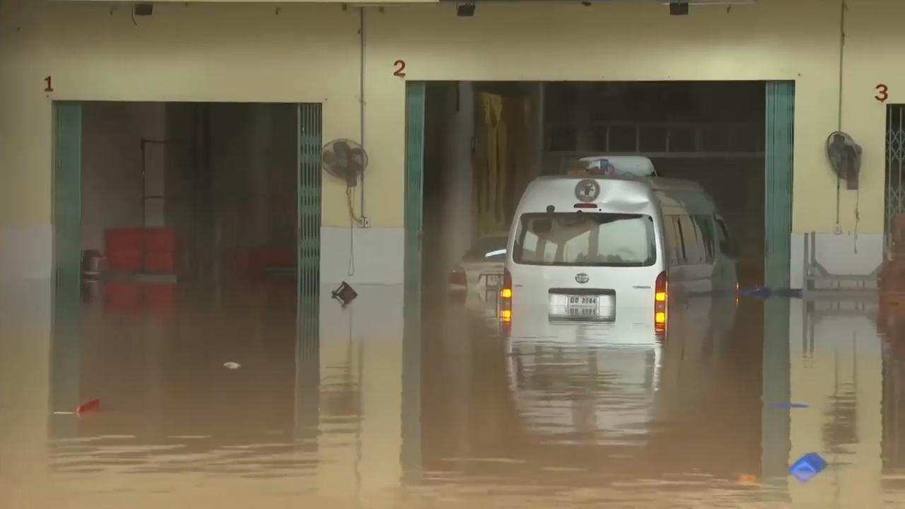 Record amount of torrential rain causes severe flash floods in southern Thailand