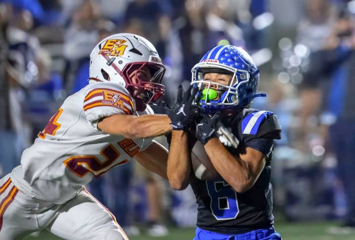 La Habra football lights up the scoreboard in playoff win over El Modena
